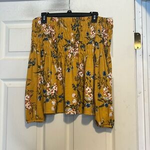 Xhilaration Off The Shoulder Top Size Medium Gold Floral